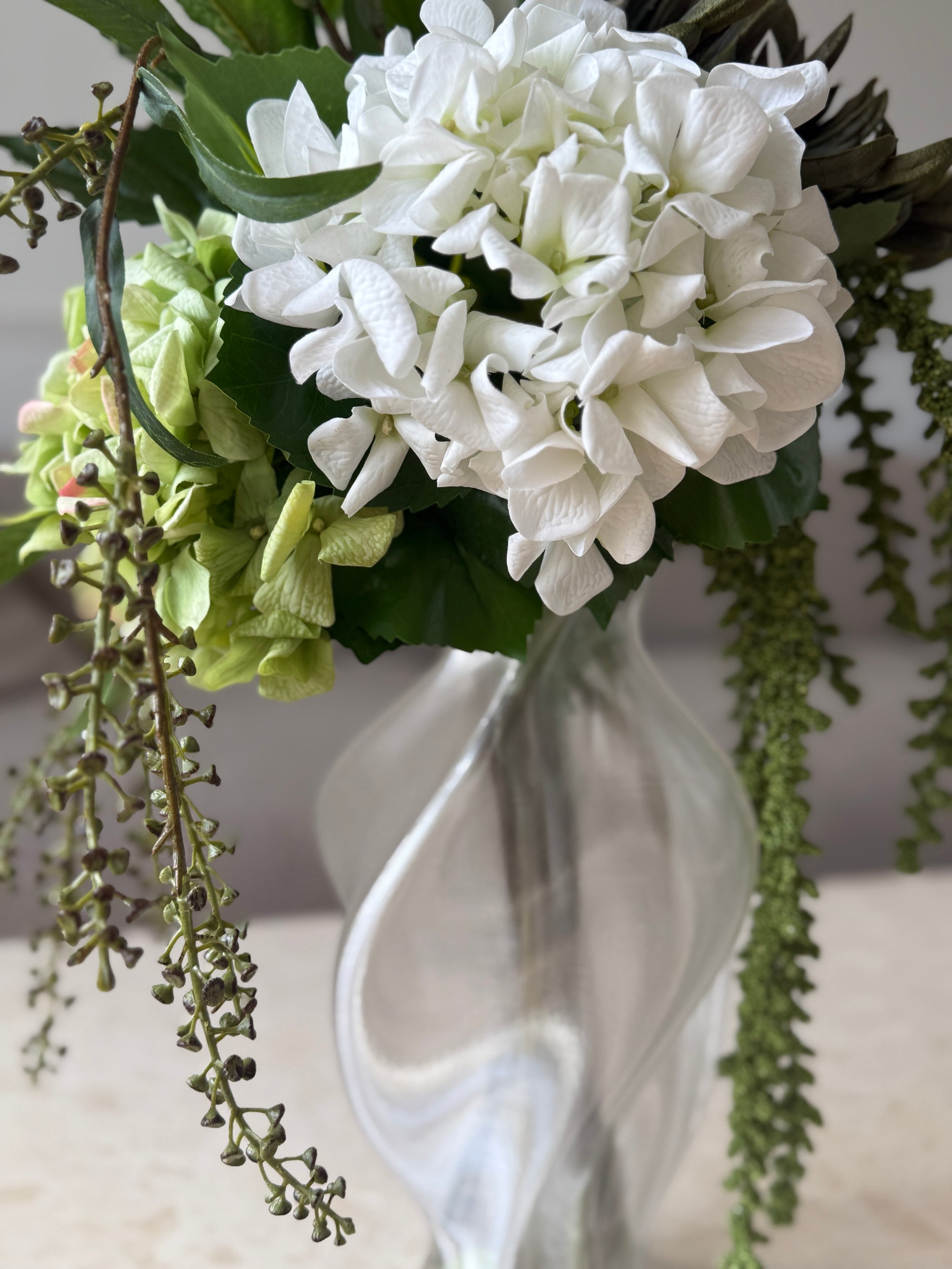 White Symphony Buket