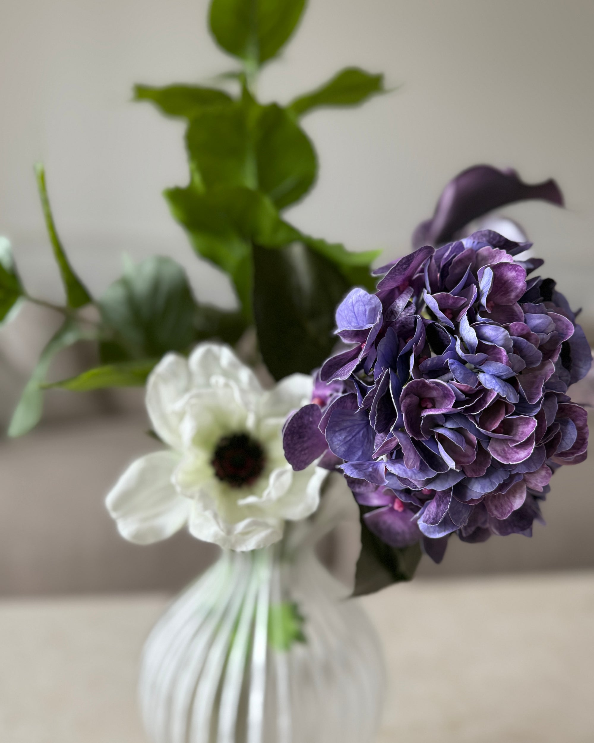 Midnight Bloom Buket